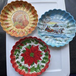 3 Vintage Round Scalloped Plastic Holiday Trays 9.75" Turkey, Poinsettia, Snow